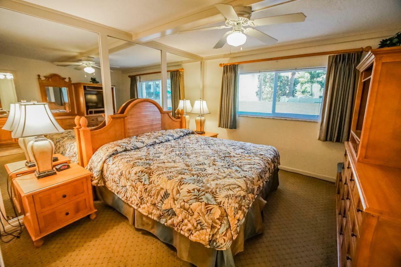Coral Reef Resort St. Pete Beach Buitenkant foto